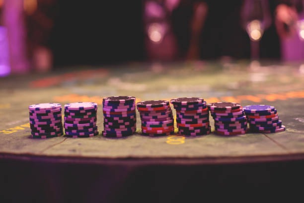 Multipliers displayed during play Multiplier highlights on numbers during Lightning Roulette spin